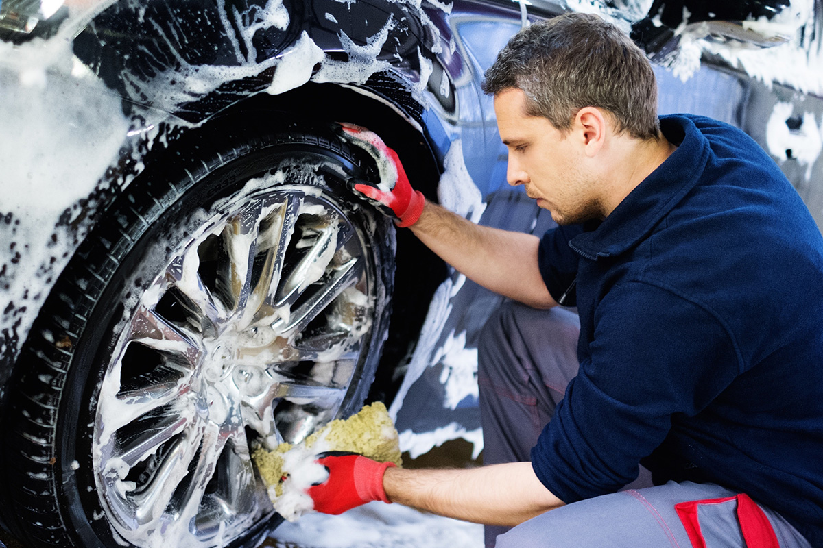 Fahrzeugaufbereiter | Auto Service Abel in  Eiterfeld
