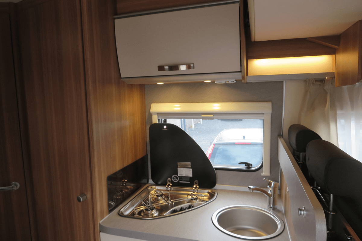 Weinsberg CaraSuite 650MF mieten bei Auto Service Abel GmbH in Eiterfeld