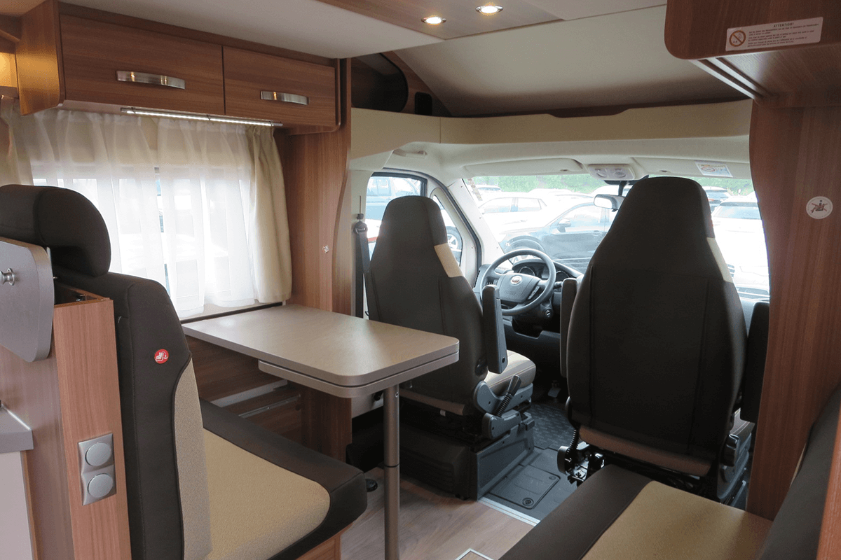 Innenraum Weinsberg CaraSuite 650MF | Auto Service Abel GmbH in Eiterfeld